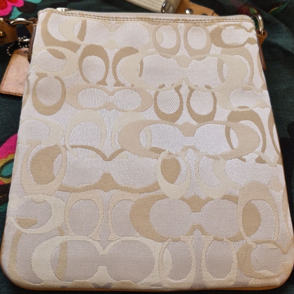 Coach Hampton Op. Art North/South Swinhpack Crossbody, Like New - Picture 5 of 12